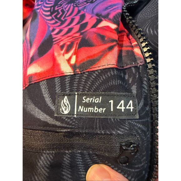 Threyda Onyx jacket, featuring art by Fabian Jimenez Sz M - Picture 7 of 8